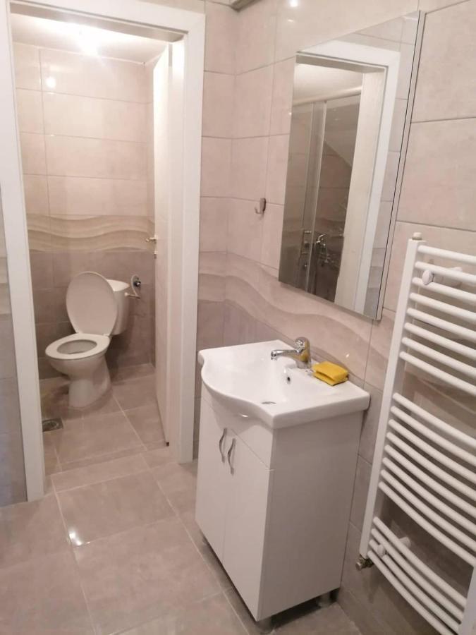 Hostel Denica สโกเปีย ภายนอก รูปภาพ