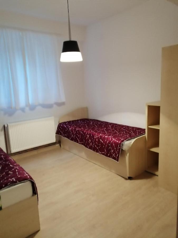 Hostel Denica สโกเปีย ภายนอก รูปภาพ